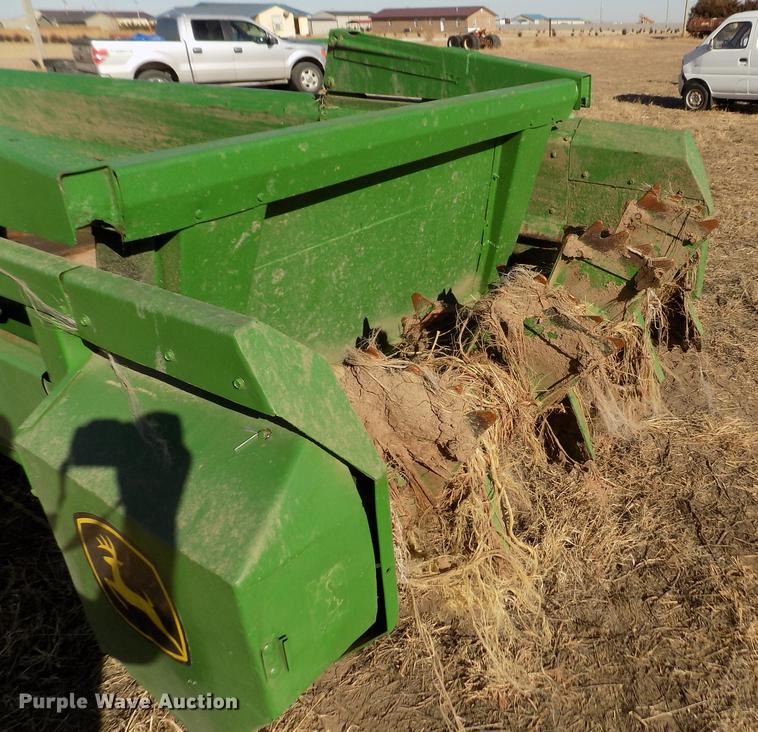 image for item DB9032 John Deere 680 manure spreader
