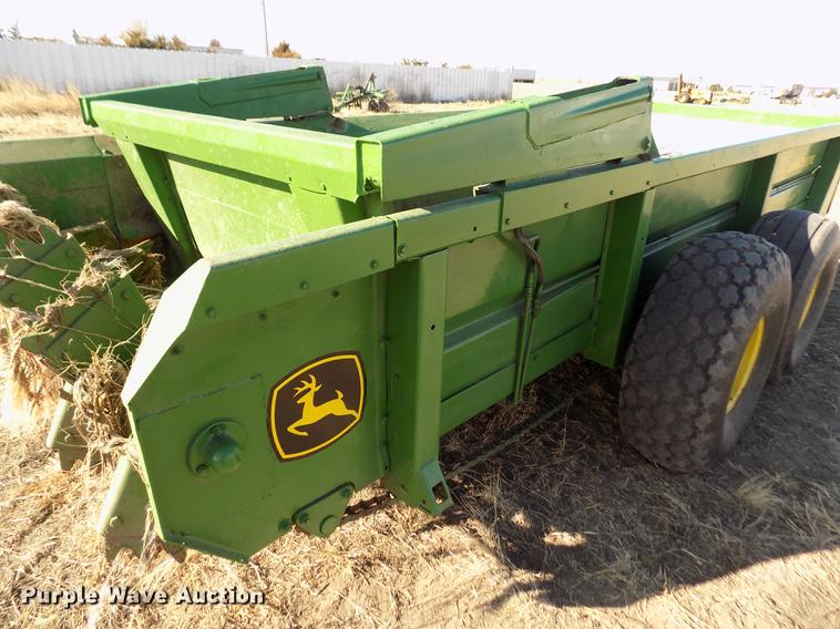image for item DB9032 John Deere 680 manure spreader