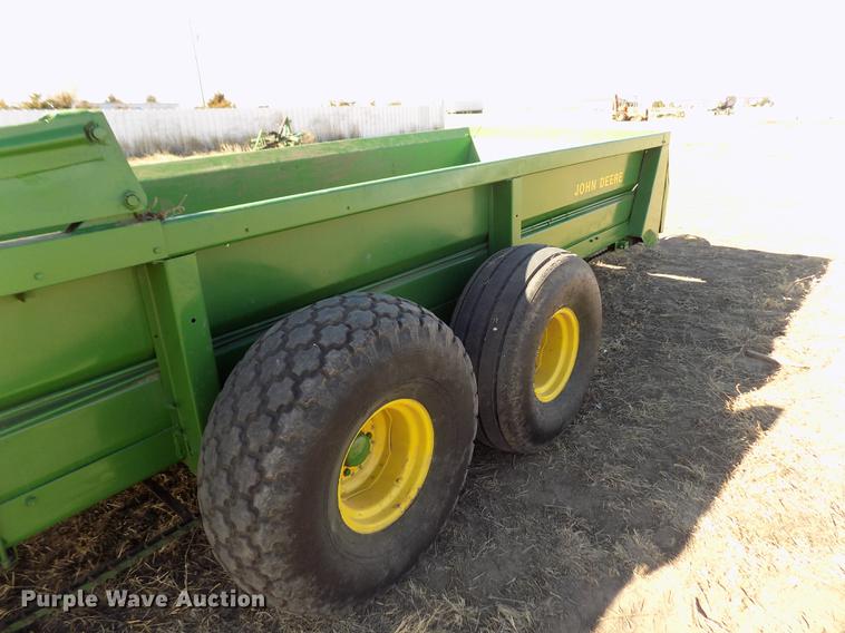 image for item DB9032 John Deere 680 manure spreader