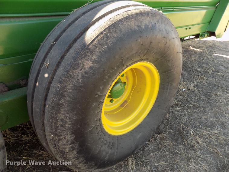 image for item DB9032 John Deere 680 manure spreader