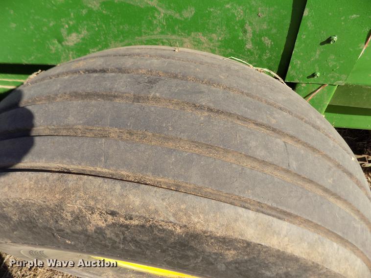 image for item DB9032 John Deere 680 manure spreader