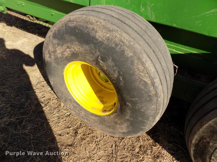 image for item DB9032 John Deere 680 manure spreader