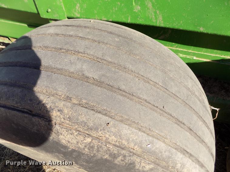image for item DB9032 John Deere 680 manure spreader