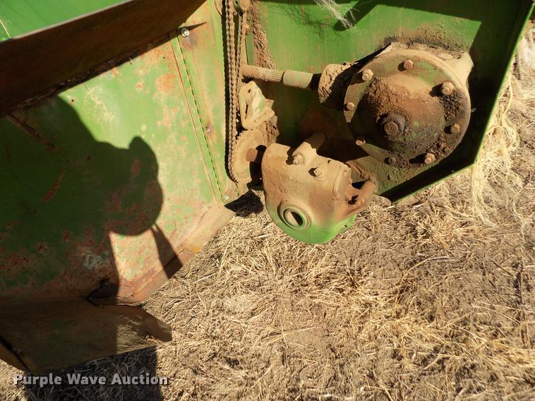 image for item DB9032 John Deere 680 manure spreader