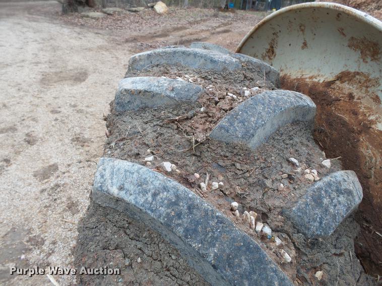 image for item DD2390 Ford 3600 tractor