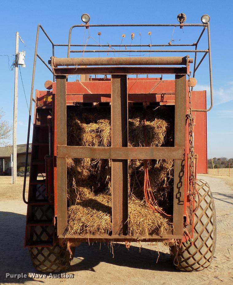 image for item DD3528 1985 Hesston 4800 square baler