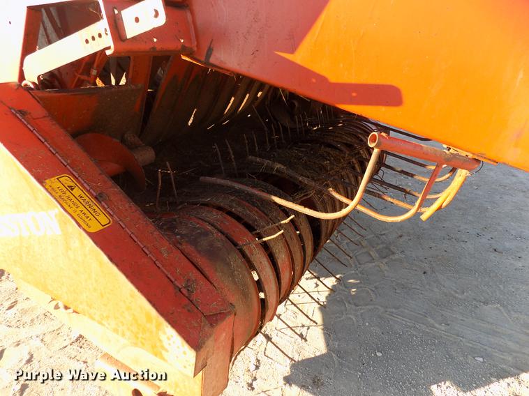 image for item DD3528 1985 Hesston 4800 square baler