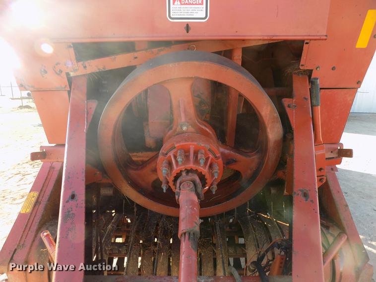 image for item DD3528 1985 Hesston 4800 square baler