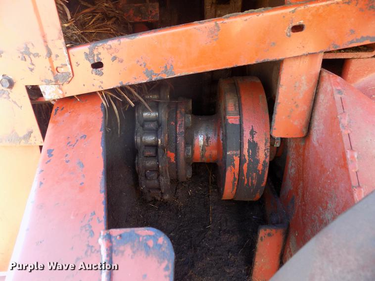 image for item DD3528 1985 Hesston 4800 square baler