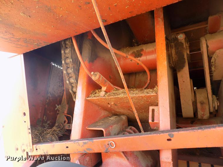 image for item DD3528 1985 Hesston 4800 square baler