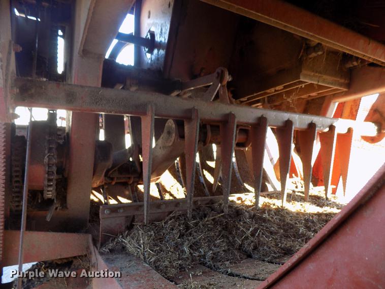 image for item DD3528 1985 Hesston 4800 square baler