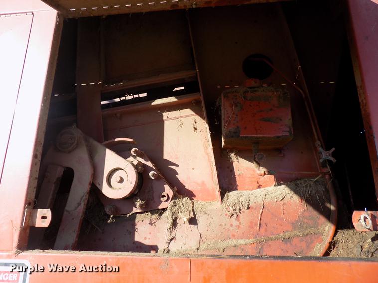 image for item DD3528 1985 Hesston 4800 square baler