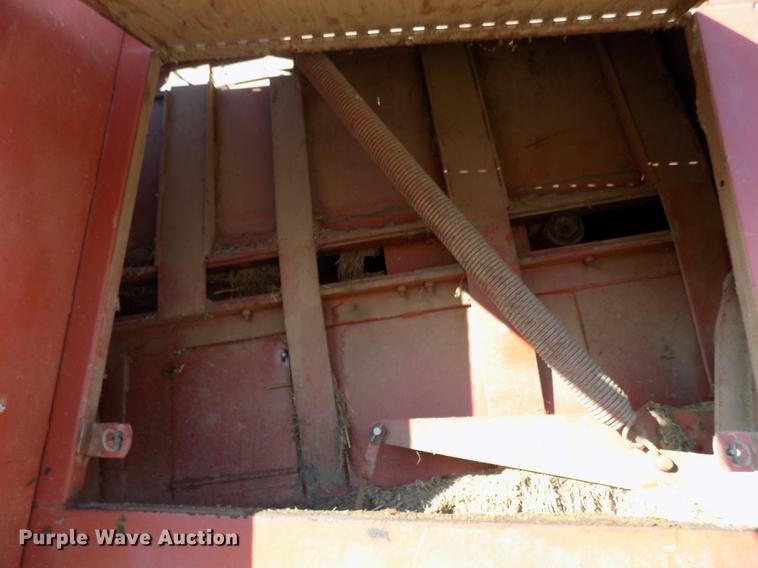 image for item DD3528 1985 Hesston 4800 square baler