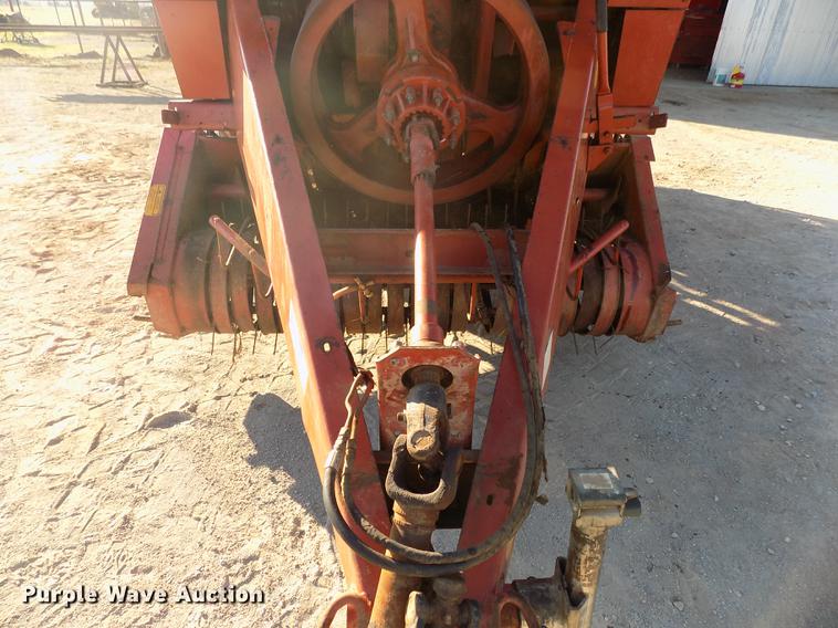 image for item DD3528 1985 Hesston 4800 square baler