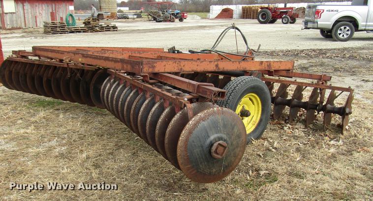 image for item DD3872 International 370 double off-set disk