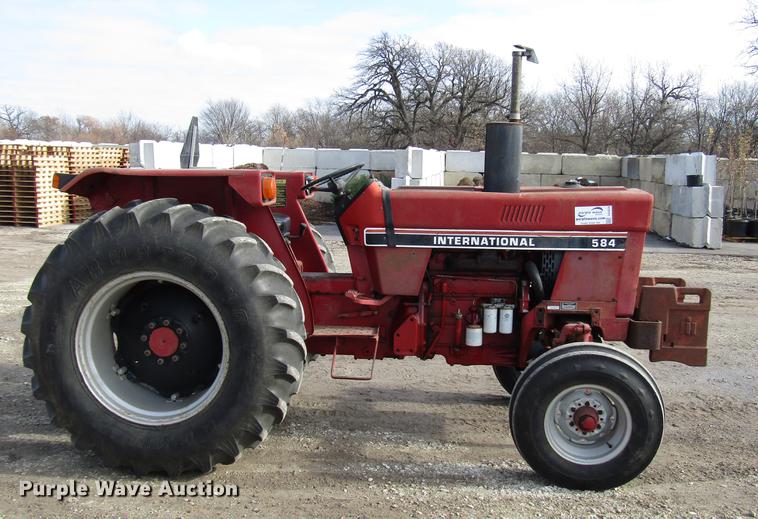 image for item DD3874 International 584 tractor