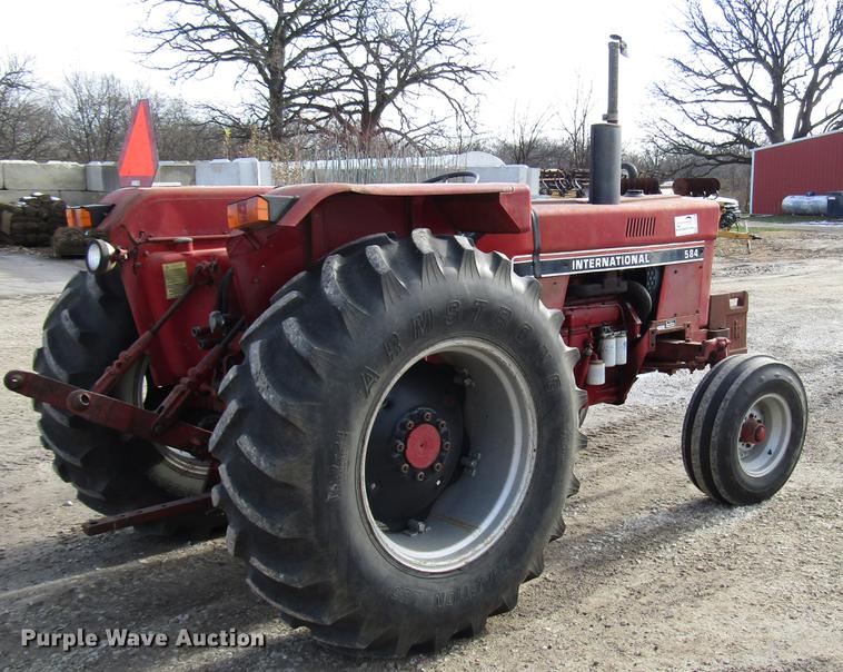 image for item DD3874 International 584 tractor
