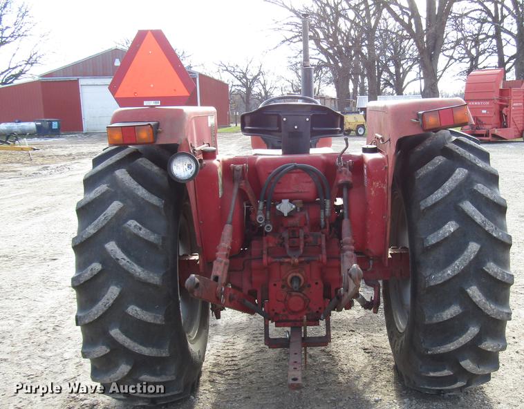 image for item DD3874 International 584 tractor