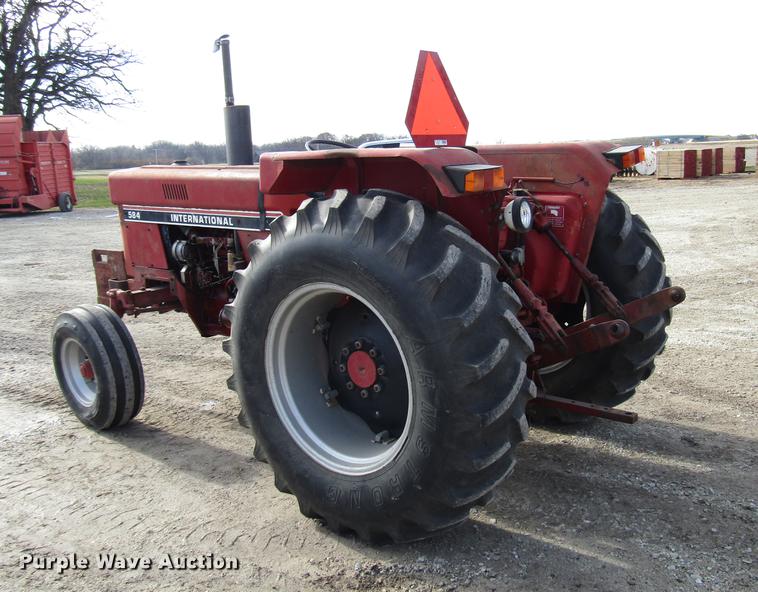 image for item DD3874 International 584 tractor