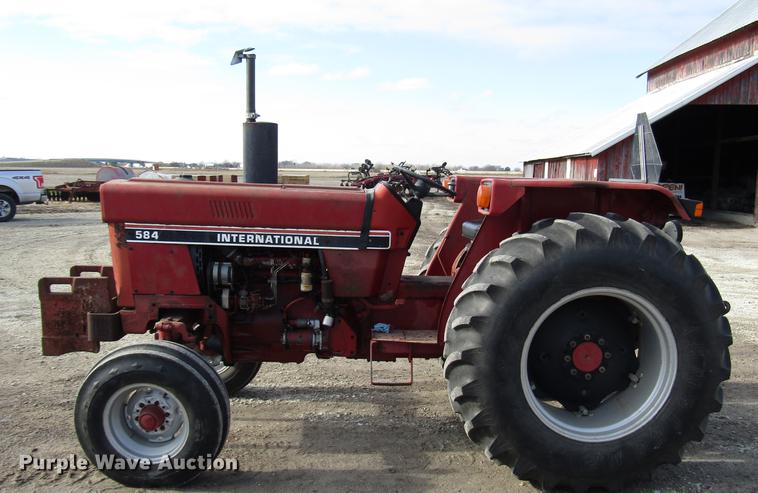 image for item DD3874 International 584 tractor