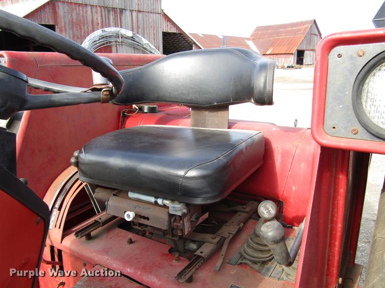 image for item DD3874 International 584 tractor