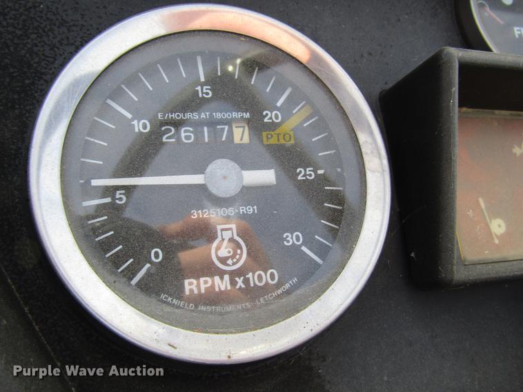 image for item DD3874 International 584 tractor