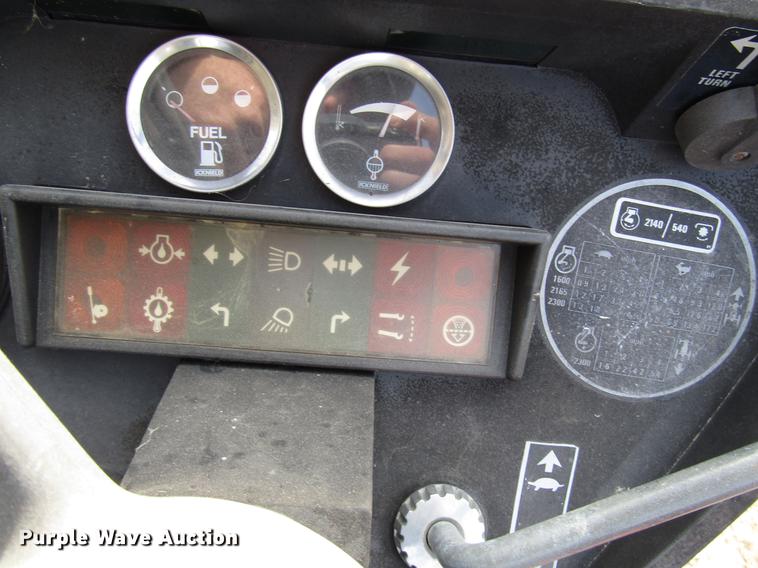 image for item DD3874 International 584 tractor