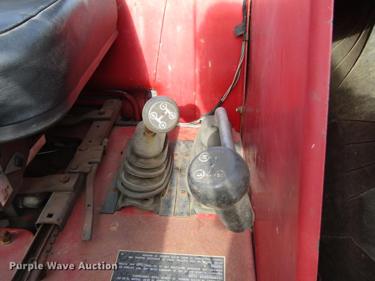 image for item DD3874 International 584 tractor