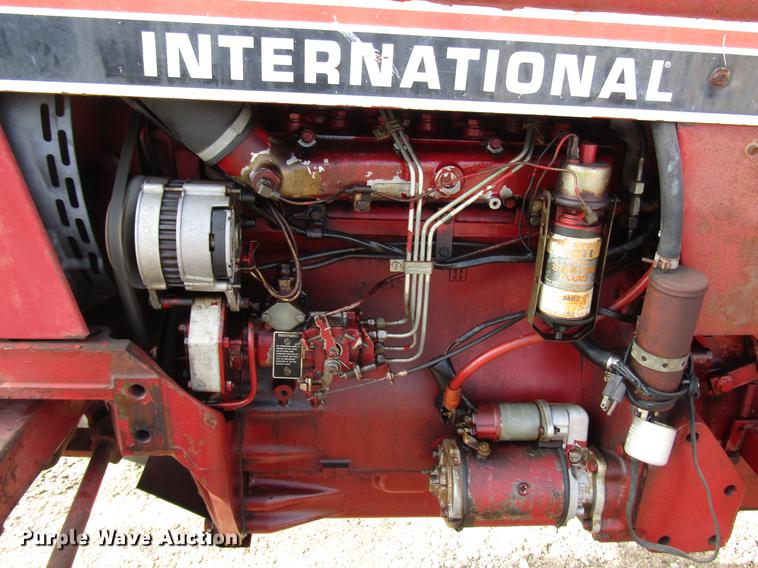 image for item DD3874 International 584 tractor