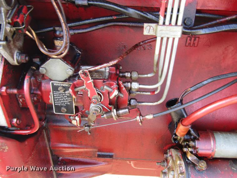 image for item DD3874 International 584 tractor