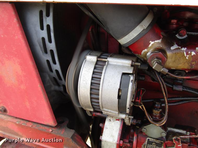 image for item DD3874 International 584 tractor