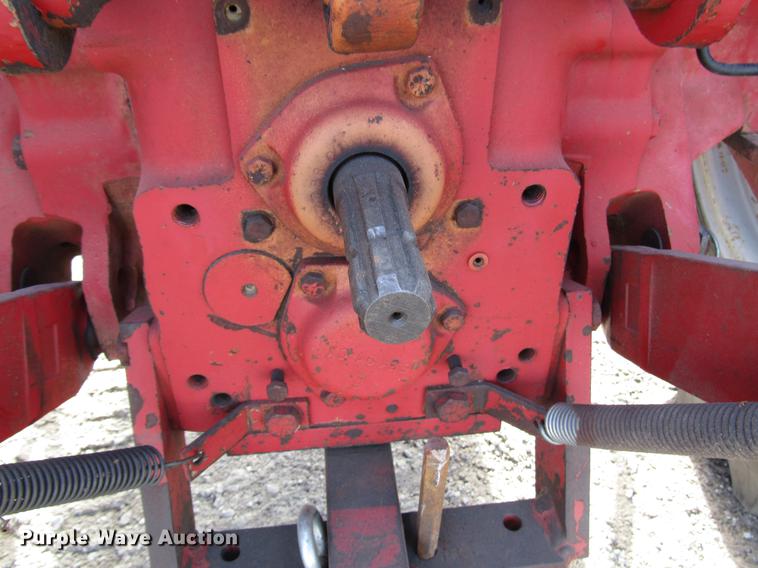 image for item DD3874 International 584 tractor