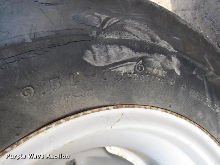 image for item DD3874 International 584 tractor