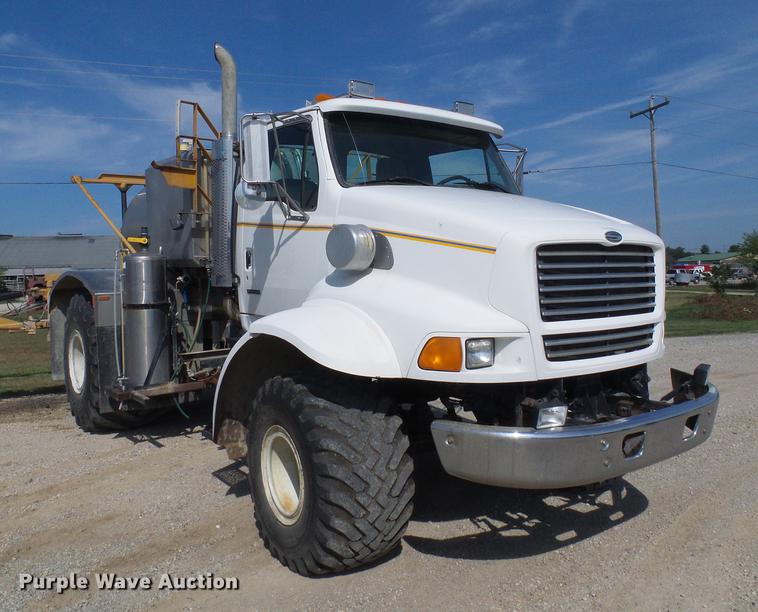 image for item DE5158 2000 Sterling L-Line applicator truck