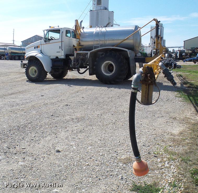 image for item DE5158 2000 Sterling L-Line applicator truck