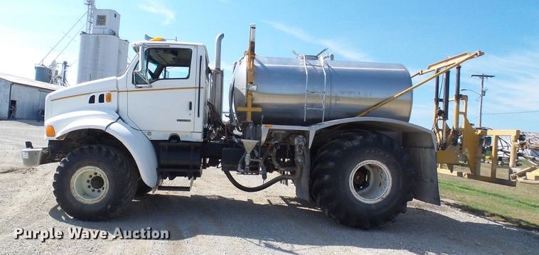 image for item DE5158 2000 Sterling L-Line applicator truck