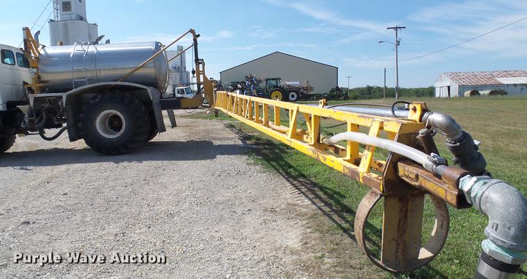 image for item DE5158 2000 Sterling L-Line applicator truck