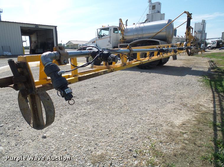 image for item DE5158 2000 Sterling L-Line applicator truck