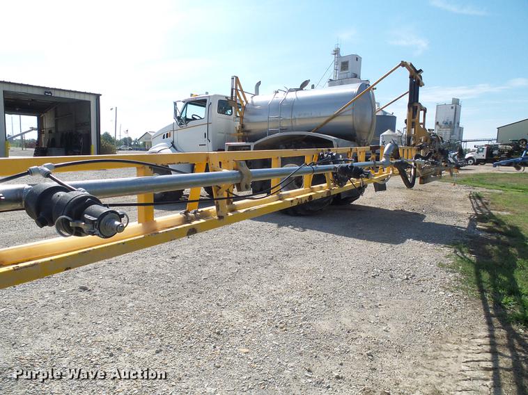 image for item DE5158 2000 Sterling L-Line applicator truck