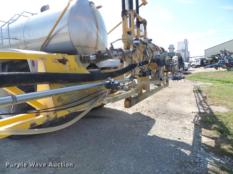 image for item DE5158 2000 Sterling L-Line applicator truck