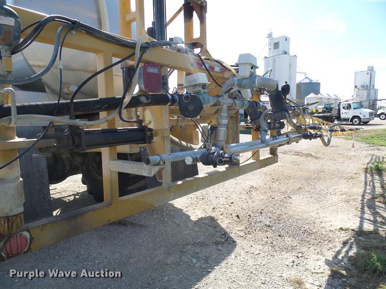 image for item DE5158 2000 Sterling L-Line applicator truck