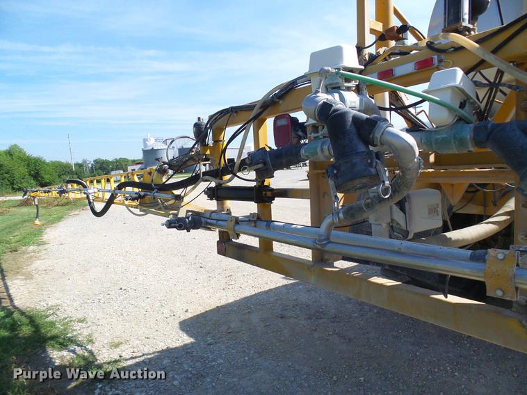 image for item DE5158 2000 Sterling L-Line applicator truck