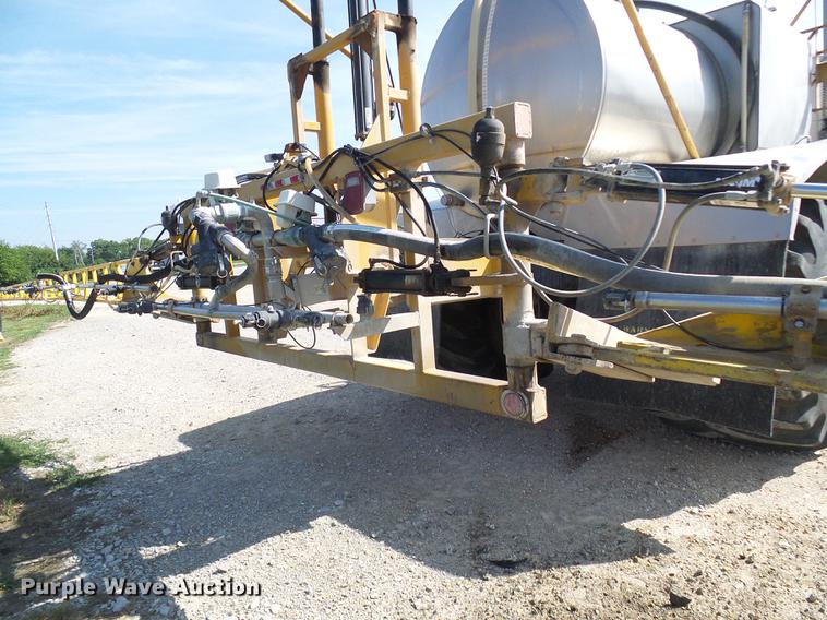 image for item DE5158 2000 Sterling L-Line applicator truck