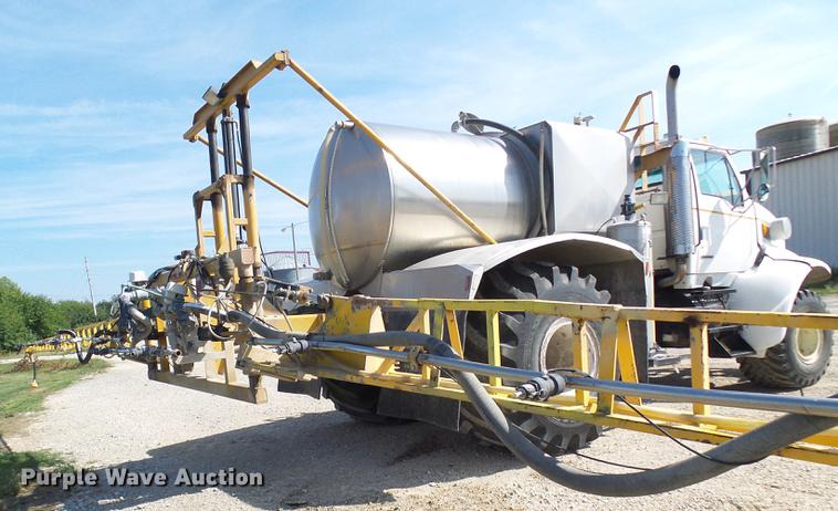 image for item DE5158 2000 Sterling L-Line applicator truck