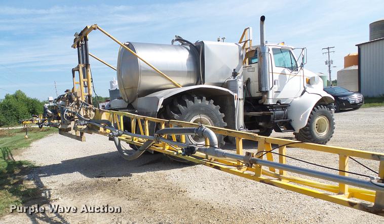 image for item DE5158 2000 Sterling L-Line applicator truck