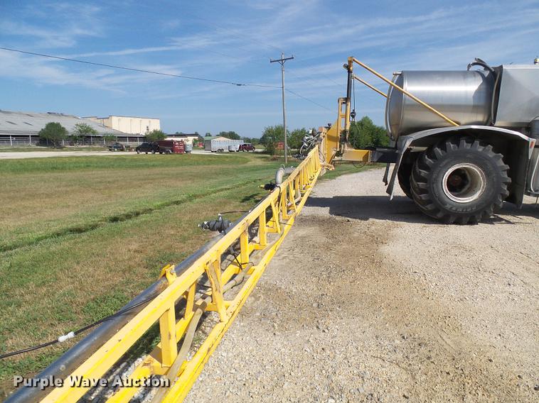 image for item DE5158 2000 Sterling L-Line applicator truck