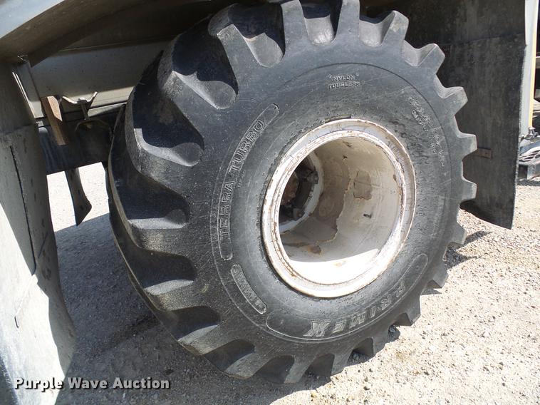 image for item DE5158 2000 Sterling L-Line applicator truck