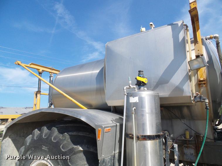 image for item DE5158 2000 Sterling L-Line applicator truck