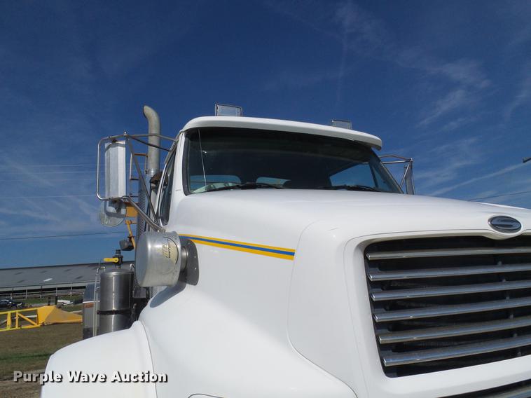 image for item DE5158 2000 Sterling L-Line applicator truck