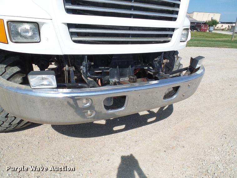 image for item DE5158 2000 Sterling L-Line applicator truck